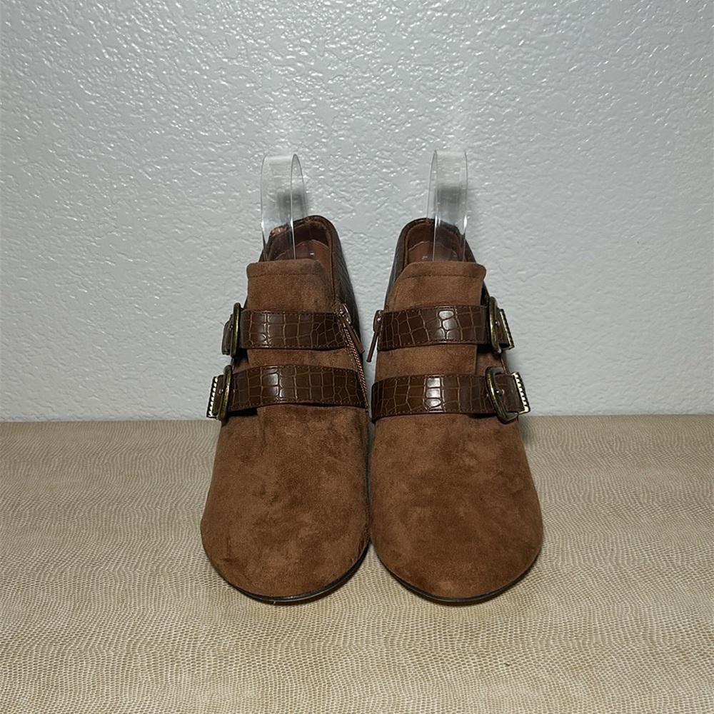 Bella Vita Thea Ankle Boots - Picture 7 of 14